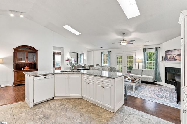 6 Duer Way, Greer, SC 29651