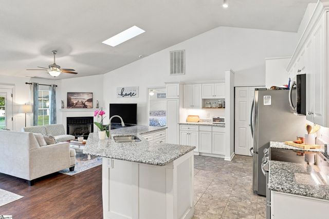6 Duer Way, Greer, SC 29651