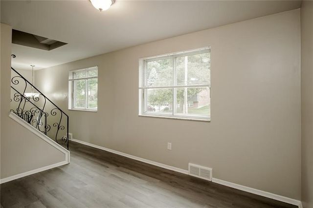 247 GOLDEN GATE DR, Verona, PA 15147