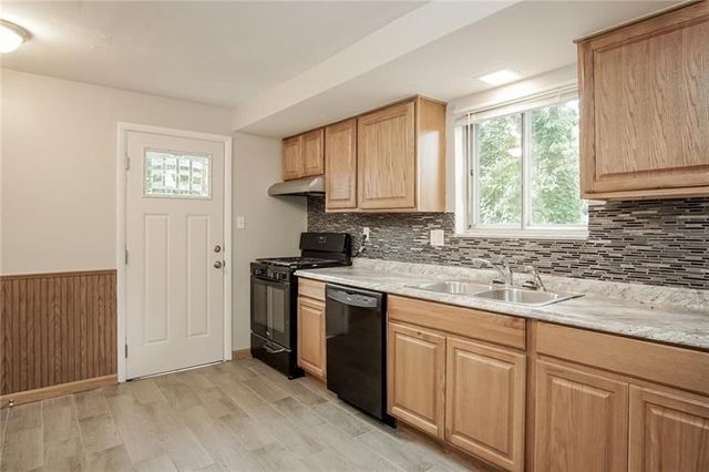 247 GOLDEN GATE DR, Verona, PA 15147