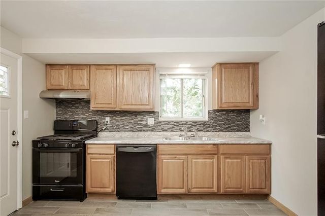 247 GOLDEN GATE DR, Verona, PA 15147