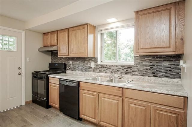 247 GOLDEN GATE DR, Verona, PA 15147