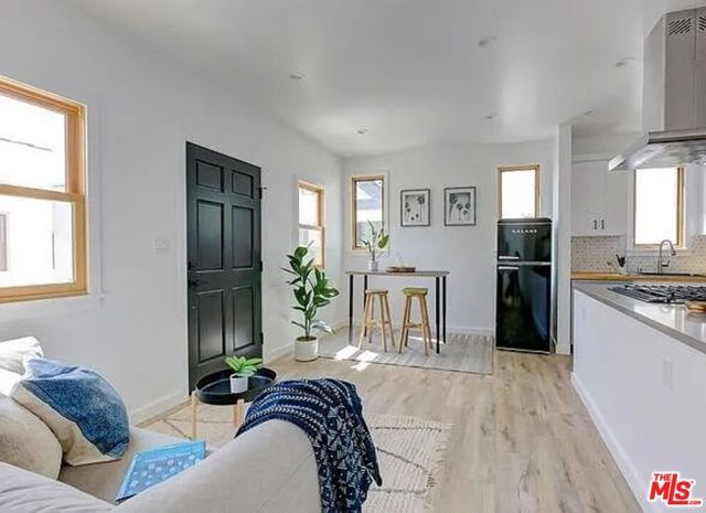 1269 4th Avenue, Los Angeles, CA 90019