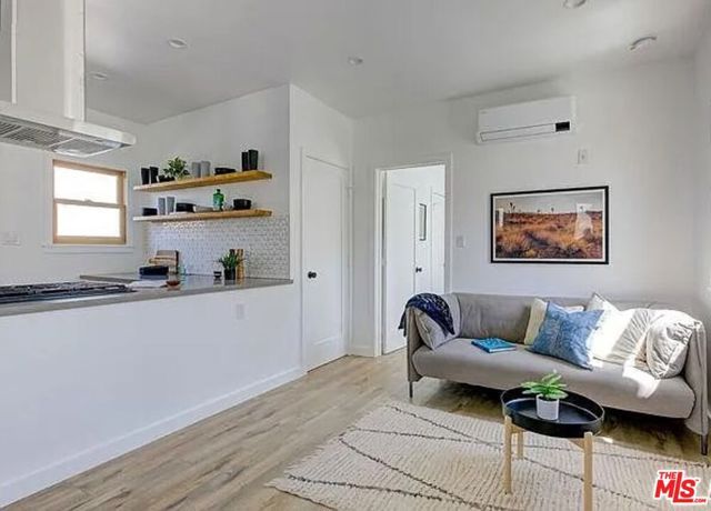 1269 4th Avenue, Los Angeles, CA 90019