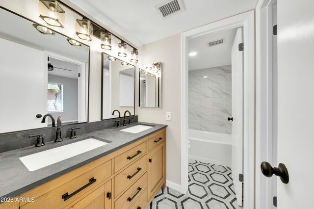 2845 E Tracy Lane 4, Phoenix, AZ 85032