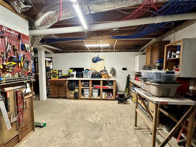 894 Main Street, Chapmanville, WV 25508