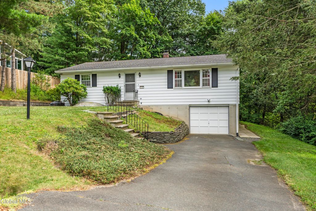 9 Hillside Road, Schaghticoke, NY 12182