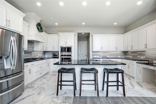 10913 Falling Leaf Trail, Flower Mound, TX 76226