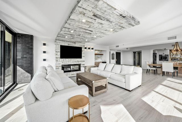 2427 Presidential Way 802, West Palm Beach, FL 33401