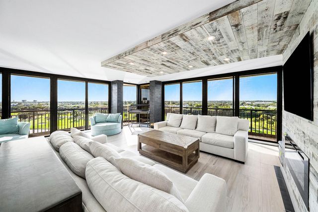 2427 Presidential Way 802, West Palm Beach, FL 33401