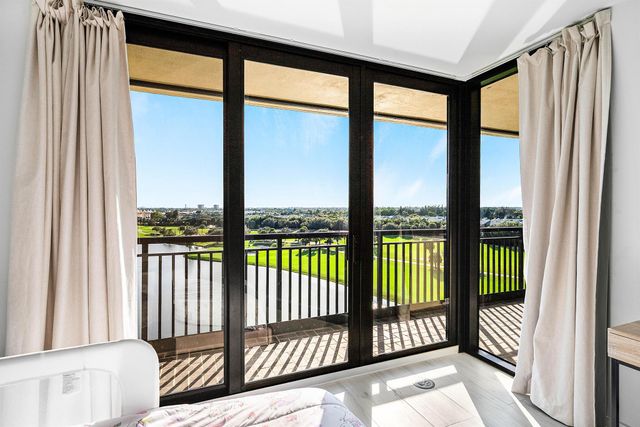 2427 Presidential Way 802, West Palm Beach, FL 33401