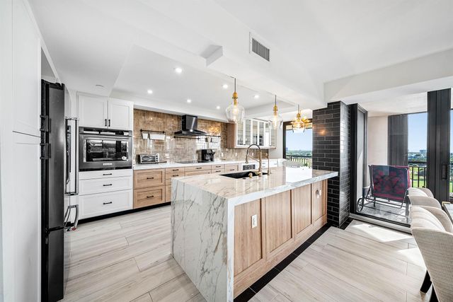 2427 Presidential Way 802, West Palm Beach, FL 33401