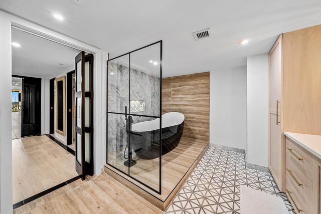 2427 Presidential Way 802, West Palm Beach, FL 33401