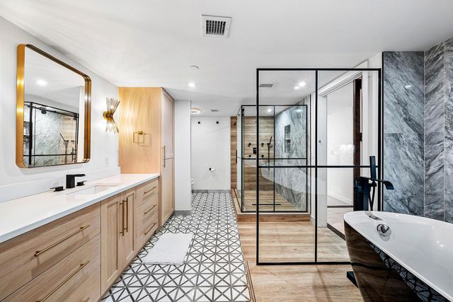 2427 Presidential Way 802, West Palm Beach, FL 33401