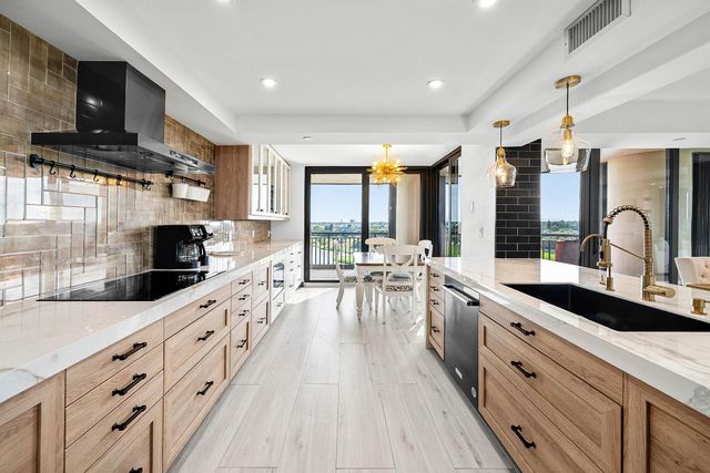 2427 Presidential Way 802, West Palm Beach, FL 33401