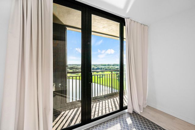 2427 Presidential Way 802, West Palm Beach, FL 33401