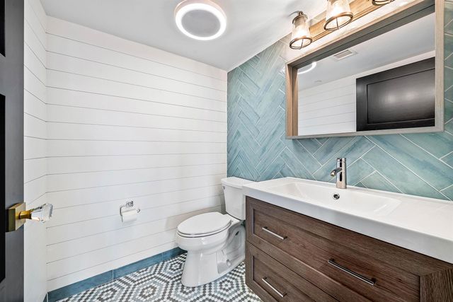 2427 Presidential Way 802, West Palm Beach, FL 33401