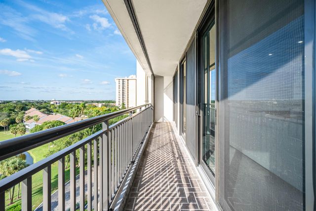 2427 Presidential Way 802, West Palm Beach, FL 33401