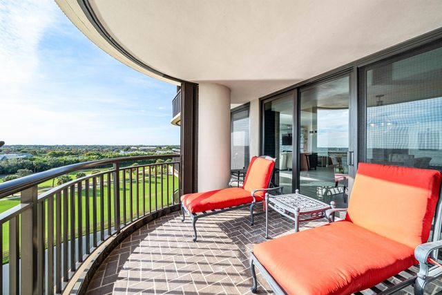 2427 Presidential Way 802, West Palm Beach, FL 33401