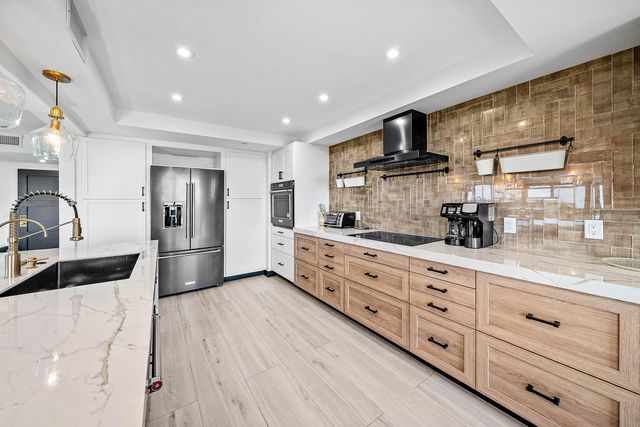 2427 Presidential Way 802, West Palm Beach, FL 33401