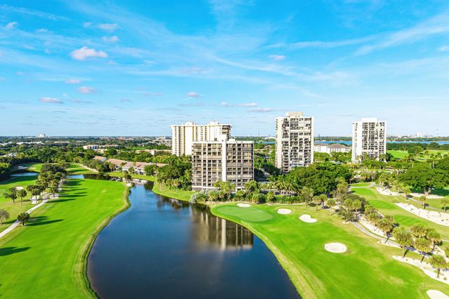 2427 Presidential Way 802, West Palm Beach, FL 33401