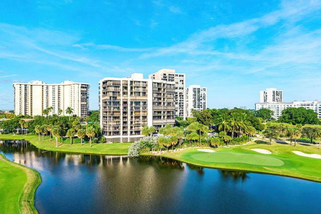 2427 Presidential Way 802, West Palm Beach, FL 33401