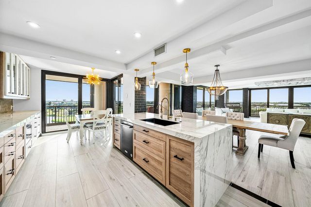 2427 Presidential Way 802, West Palm Beach, FL 33401