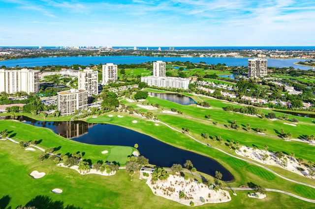 2427 Presidential Way 802, West Palm Beach, FL 33401