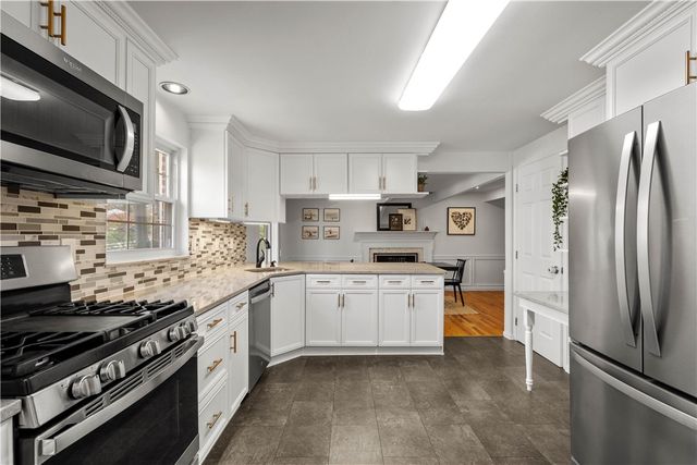 1241 Satellite Cir, Upper St Clair, PA 15241