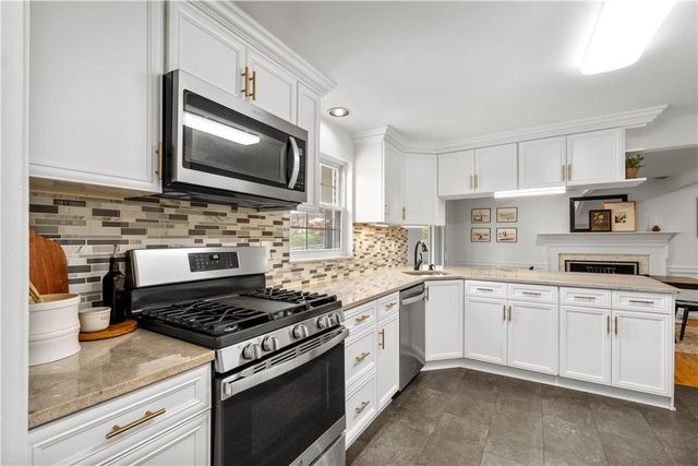 1241 Satellite Cir, Upper St Clair, PA 15241