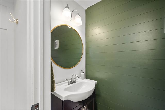 1241 Satellite Cir, Upper St Clair, PA 15241