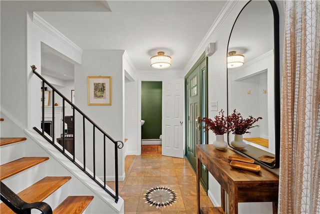 1241 Satellite Cir, Upper St Clair, PA 15241