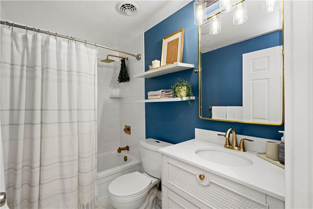 1241 Satellite Cir, Upper St Clair, PA 15241