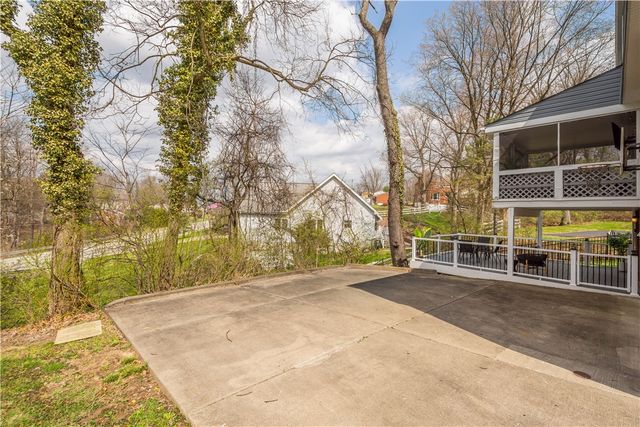 1241 Satellite Cir, Upper St Clair, PA 15241