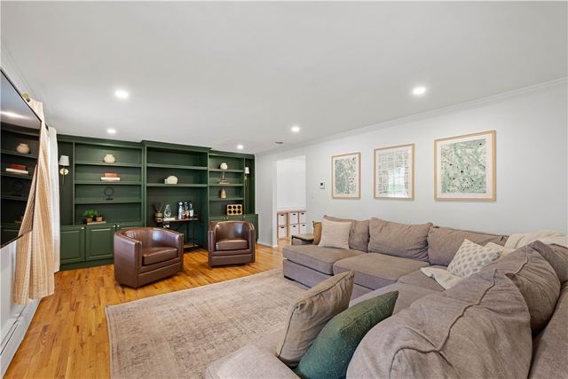 1241 Satellite Cir, Upper St Clair, PA 15241