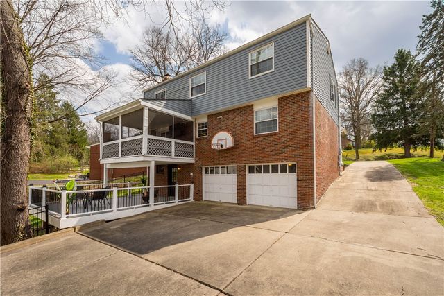 1241 Satellite Cir, Upper St Clair, PA 15241