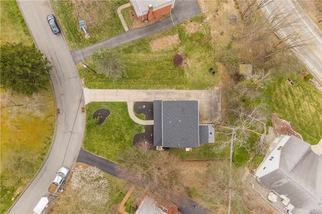 1241 Satellite Cir, Upper St Clair, PA 15241