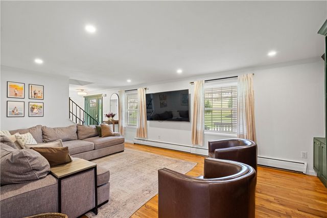 1241 Satellite Cir, Upper St Clair, PA 15241