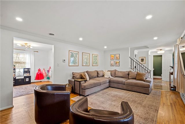 1241 Satellite Cir, Upper St Clair, PA 15241