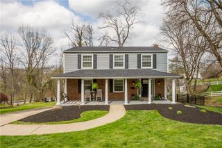 1241 Satellite Cir, Upper St Clair, PA 15241