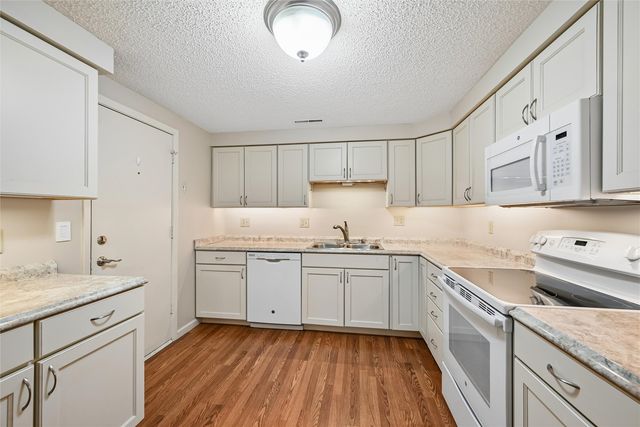 190 Cottage Grove Avenue SE 116, Cedar Rapids, IA 52403