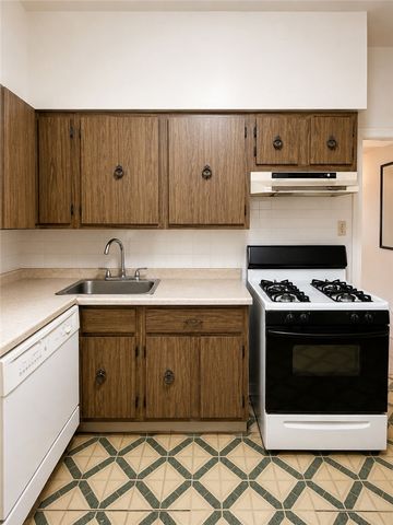 5862 Hobart St, Squirrel Hill, PA 15217