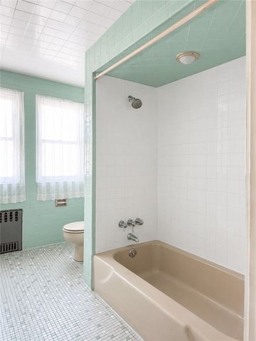 5862 Hobart St, Squirrel Hill, PA 15217