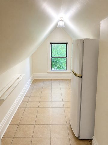 5862 Hobart St, Squirrel Hill, PA 15217