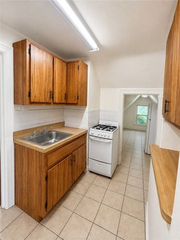 5862 Hobart St, Squirrel Hill, PA 15217