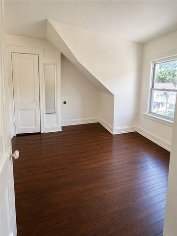5862 Hobart St, Squirrel Hill, PA 15217