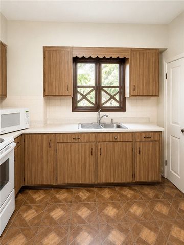 5862 Hobart St, Squirrel Hill, PA 15217