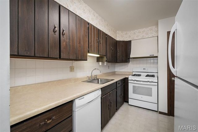 148 Cumberland Park Court E, Ballwin, MO 63011