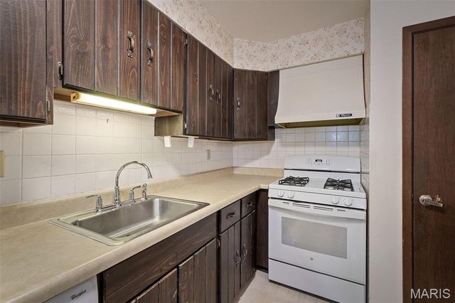 148 Cumberland Park Court E, Ballwin, MO 63011