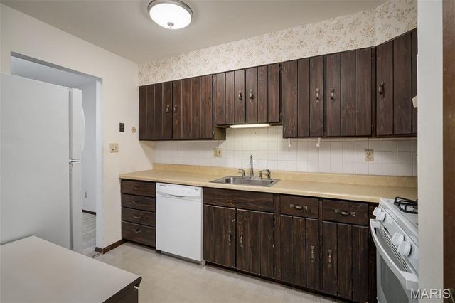 148 Cumberland Park Court E, Ballwin, MO 63011